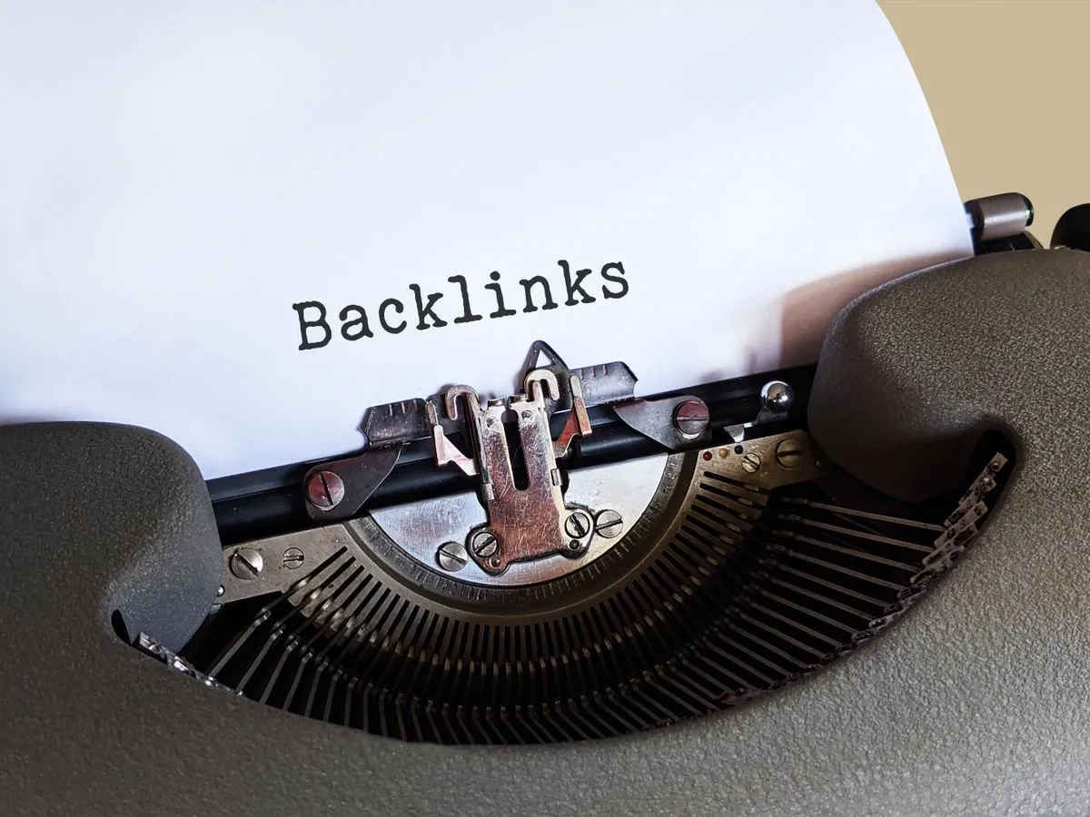Vintage typewriter printing the word Backlinks — representing the foundation of SEO link building